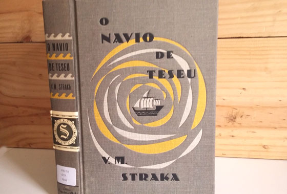 Foto da capa de O Navio de Teseu